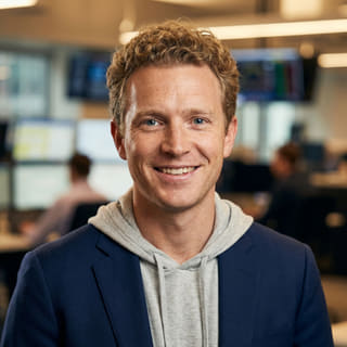 Ryan Brooks, Analista Principal de operaciones en Zenit Rentazgo
