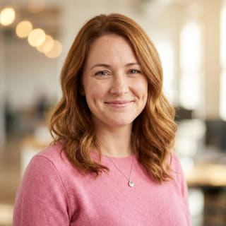 Emily Watson, Directora de Atención al Cliente en Zenit Rentazgo